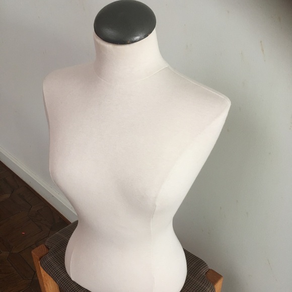 Gorgeous Display Mannequins 2 available - Picture 3 of 6